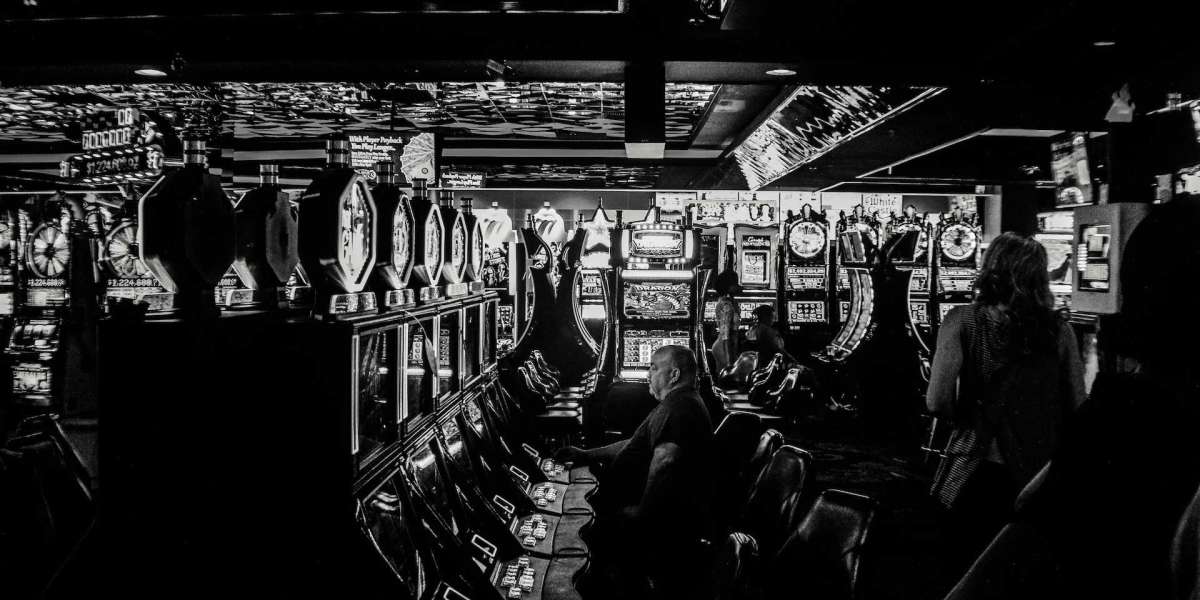 Programy lojalnościowe w kasynach mogą być nieocenione zarówno dla operatorów, jak i klientów, zachęcając do powtarzania